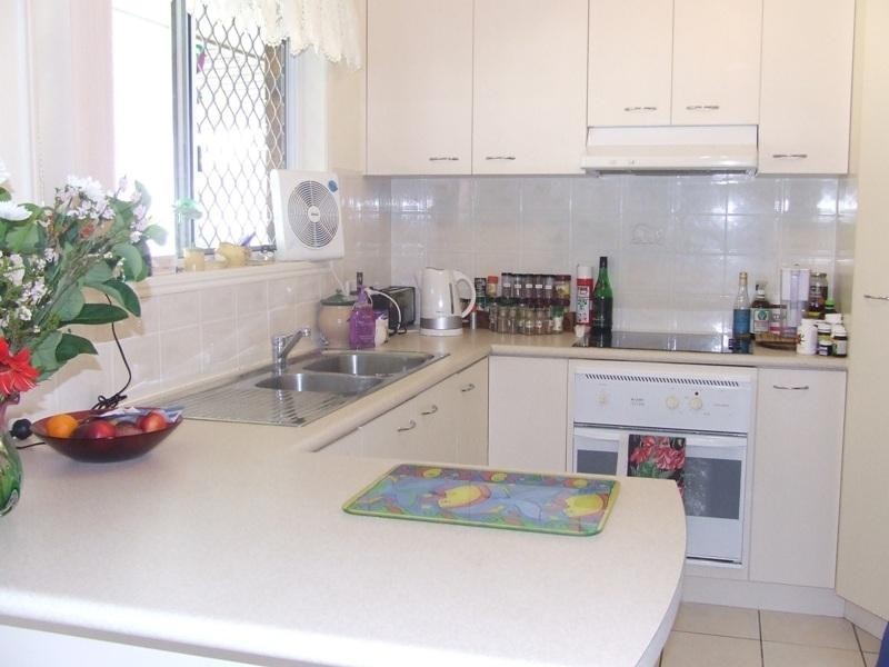 10 Hood Street, Urangan QLD 4655