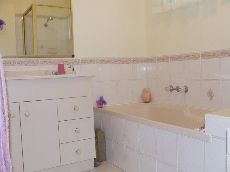 10 Hood Street, Urangan QLD 4655