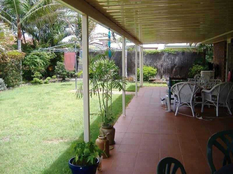 10 Hood Street, Urangan QLD 4655