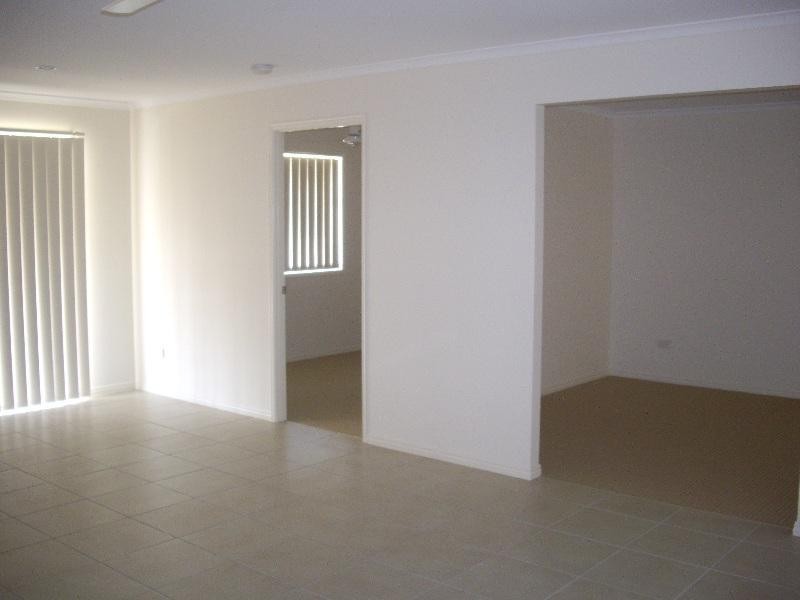34 Bounty Circuit, Eli Waters QLD 4655