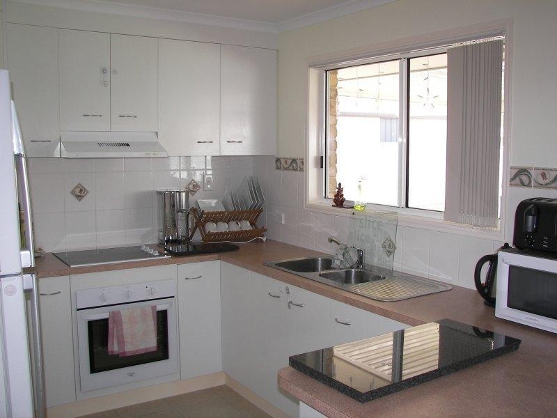 54 Joselyn Drive, Point Vernon QLD 4655