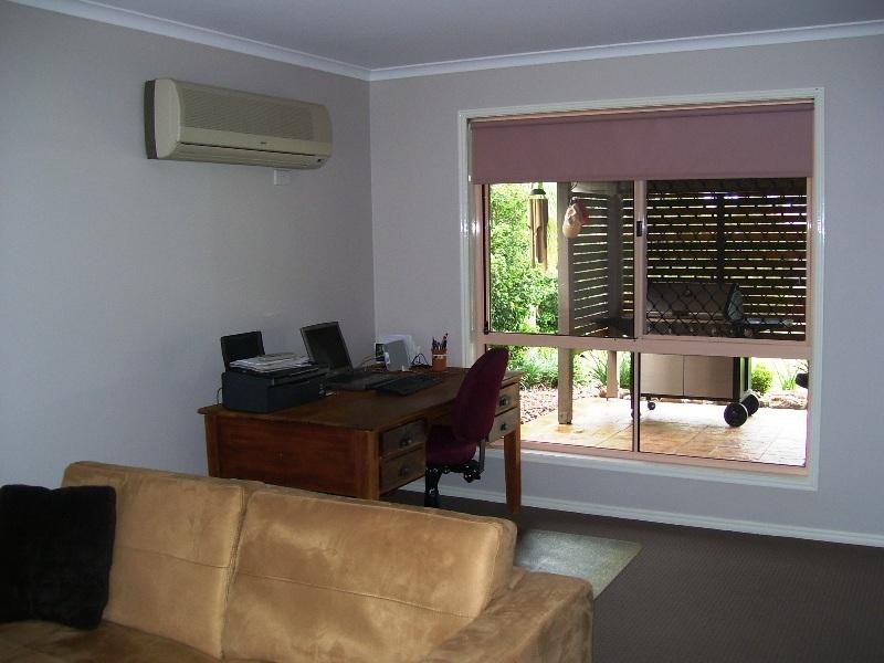 10 Bowerbird Avenue, Eli Waters QLD 4655