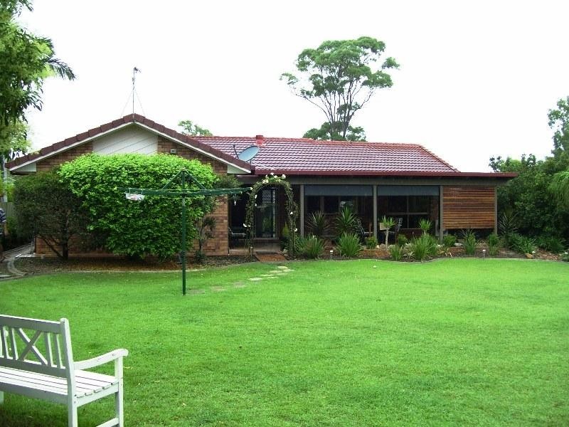 10 Bowerbird Avenue, Eli Waters QLD 4655