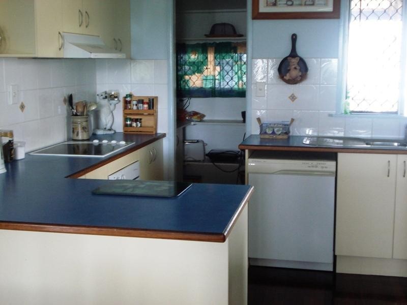 34 Edward Street, Urangan QLD 4655