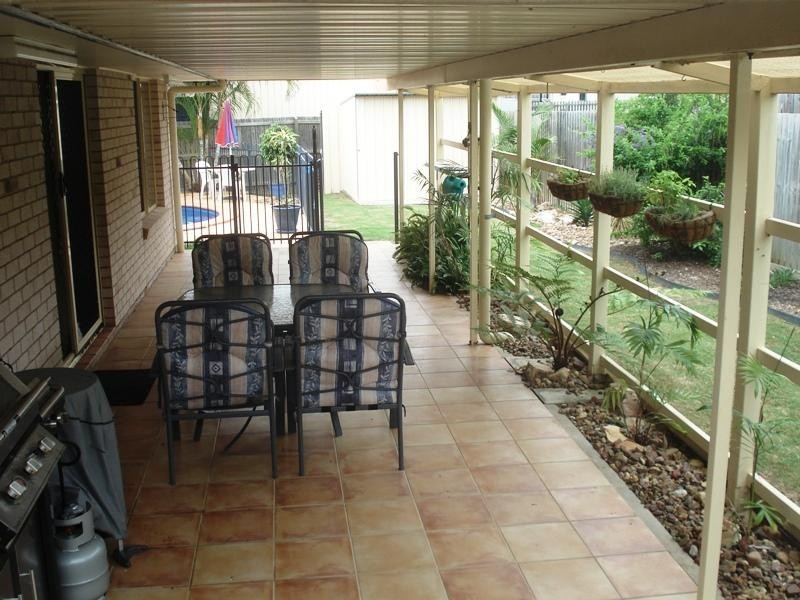 3 Benson Close, Urraween QLD 4655