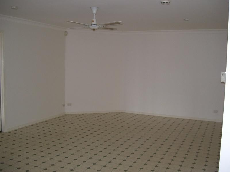 12 Nicholson Court, Urraween QLD 4655