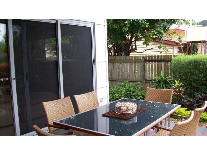 Unit 1/136 Pulgul Street, Urangan QLD 4655