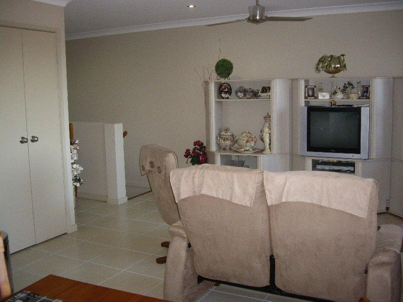 Unit 2/52 Shell Street, Urangan QLD 4655