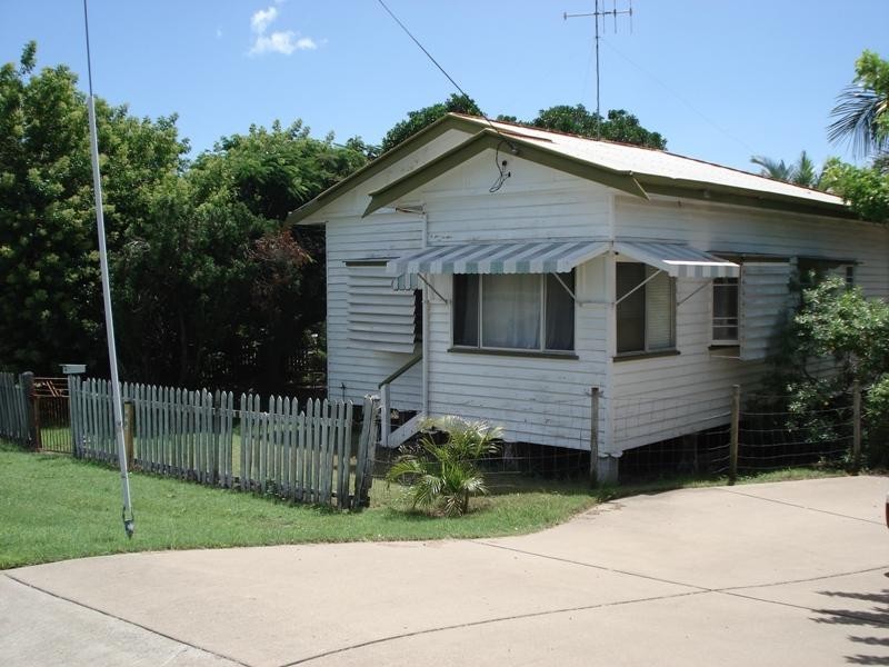 28 Kent Street, Urangan QLD 4655