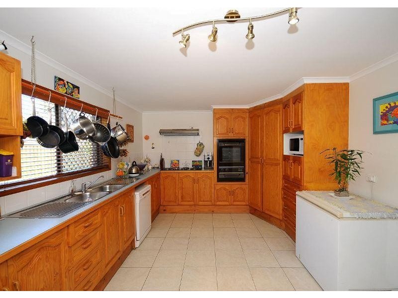 3 Moolyyir Street, Urangan QLD 4655