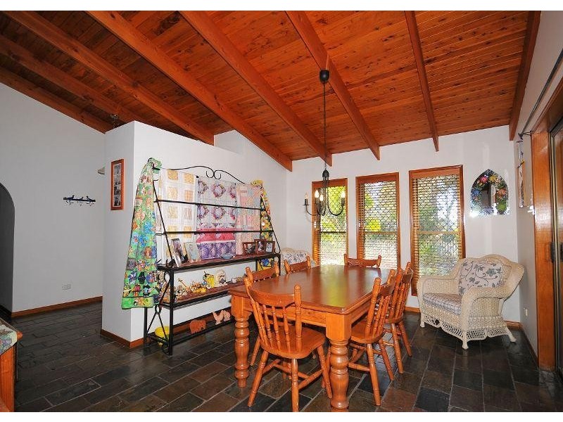 3 Moolyyir Street, Urangan QLD 4655