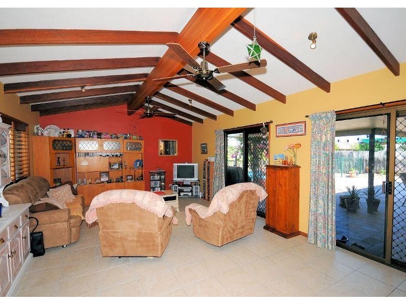 3 Moolyyir Street, Urangan QLD 4655