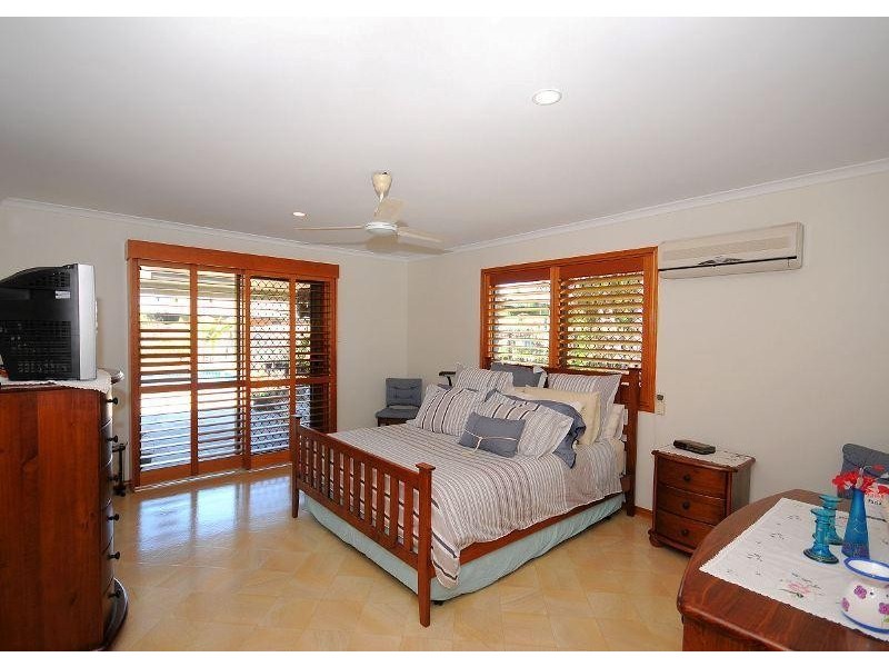 3 Moolyyir Street, Urangan QLD 4655