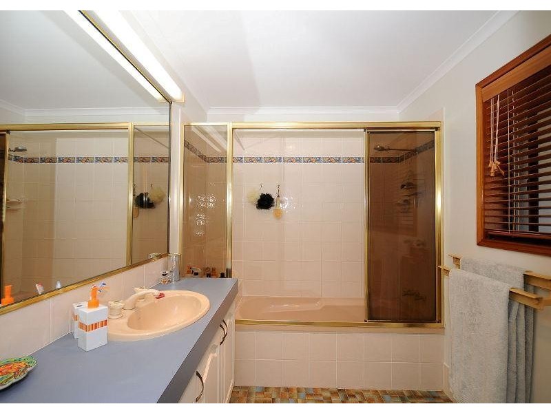 3 Moolyyir Street, Urangan QLD 4655