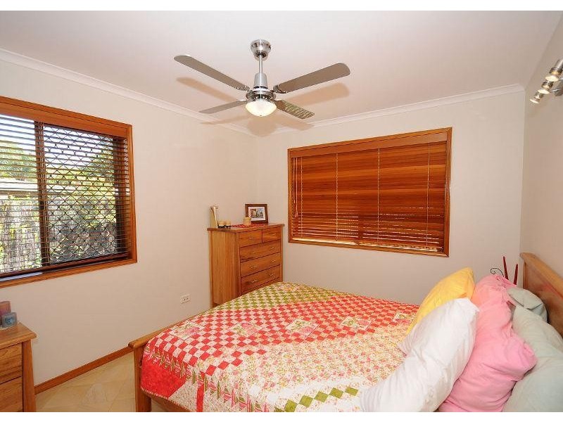 3 Moolyyir Street, Urangan QLD 4655