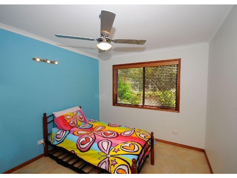 3 Moolyyir Street, Urangan QLD 4655