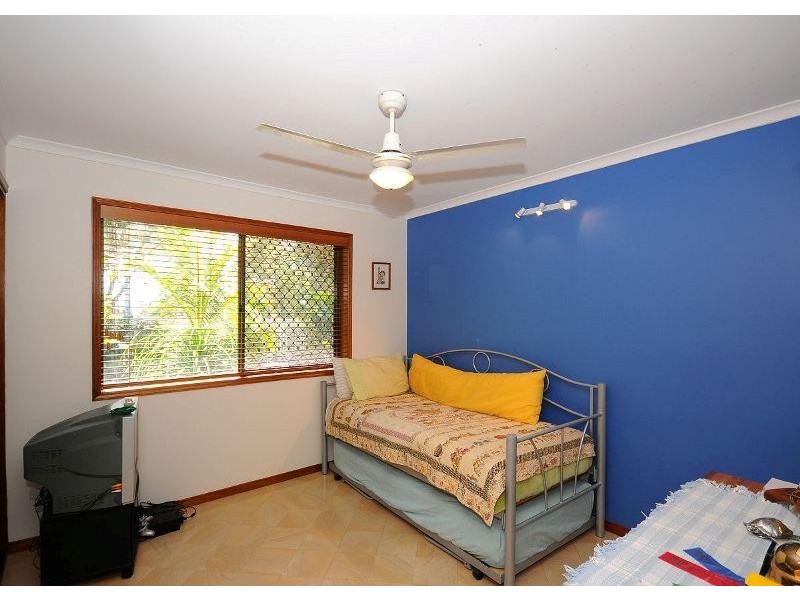 3 Moolyyir Street, Urangan QLD 4655