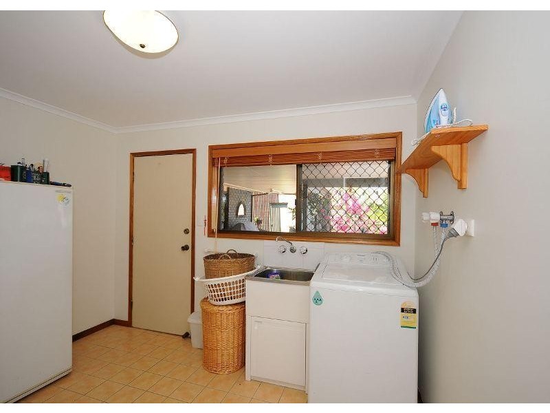 3 Moolyyir Street, Urangan QLD 4655