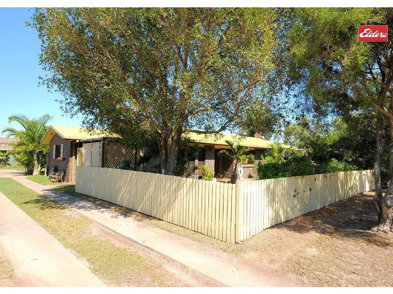 3 Moolyyir Street, Urangan QLD 4655