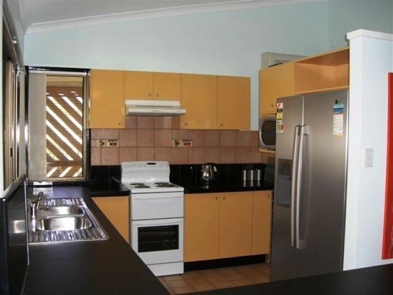 41 Hansen Street, Urangan QLD 4655