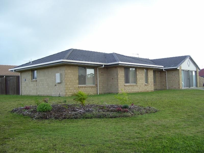 2 Opal Way, Urangan QLD 4655