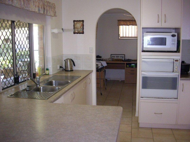 352 Honeyeater Drive, Sunshine Acres QLD 4655
