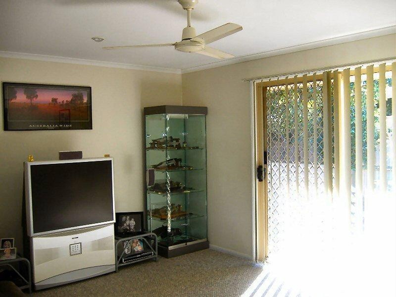 1 Lucyanne Court, Urangan QLD 4655