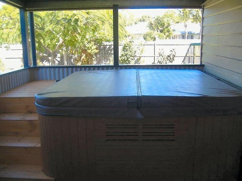1 Lucyanne Court, Urangan QLD 4655