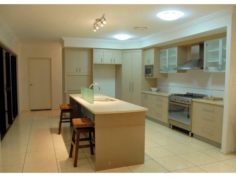 6 Harrison Circuit, Urangan QLD 4655