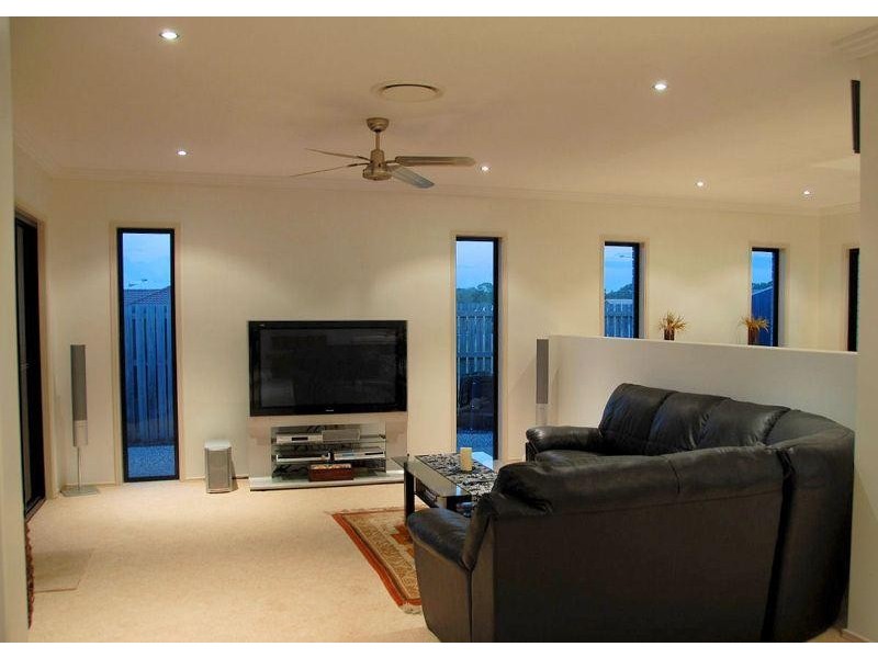 6 Harrison Circuit, Urangan QLD 4655