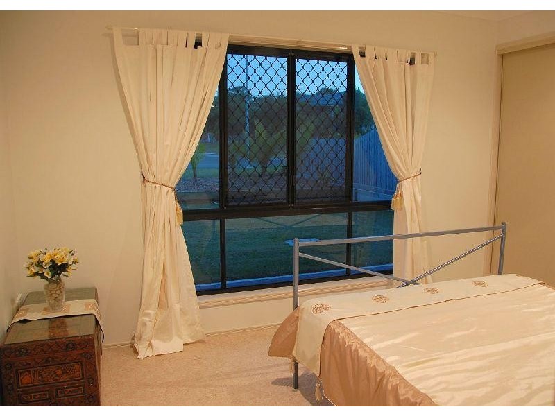 6 Harrison Circuit, Urangan QLD 4655