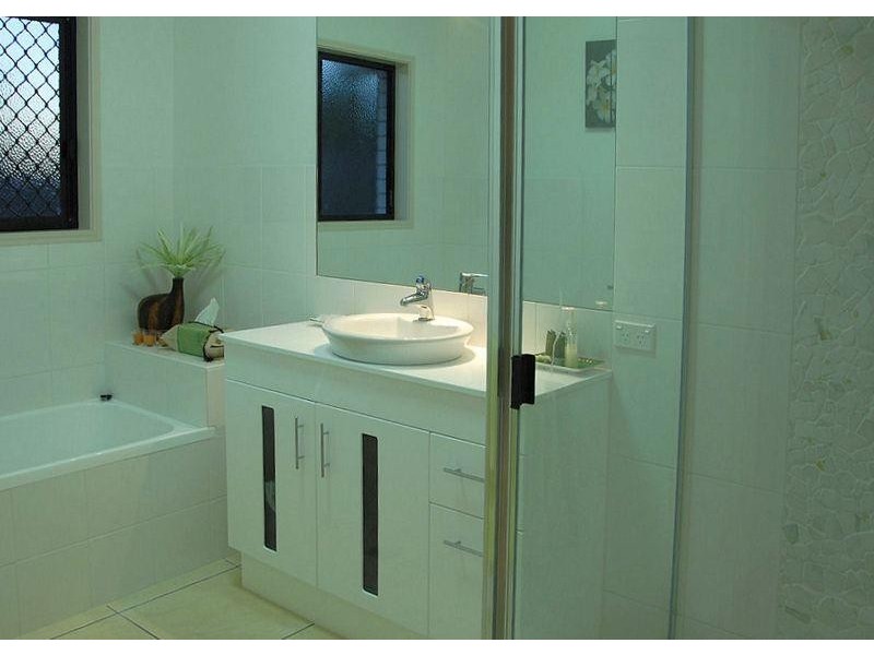 6 Harrison Circuit, Urangan QLD 4655