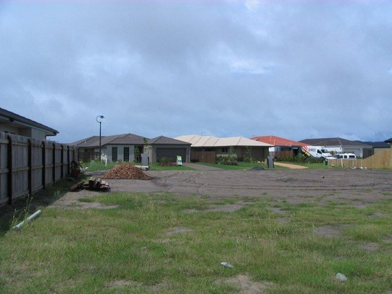 38 Earl St Vincent Cct, Eli Waters QLD 4655