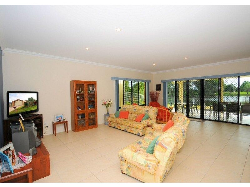 16 Harrison Circuit, Urangan QLD 4655