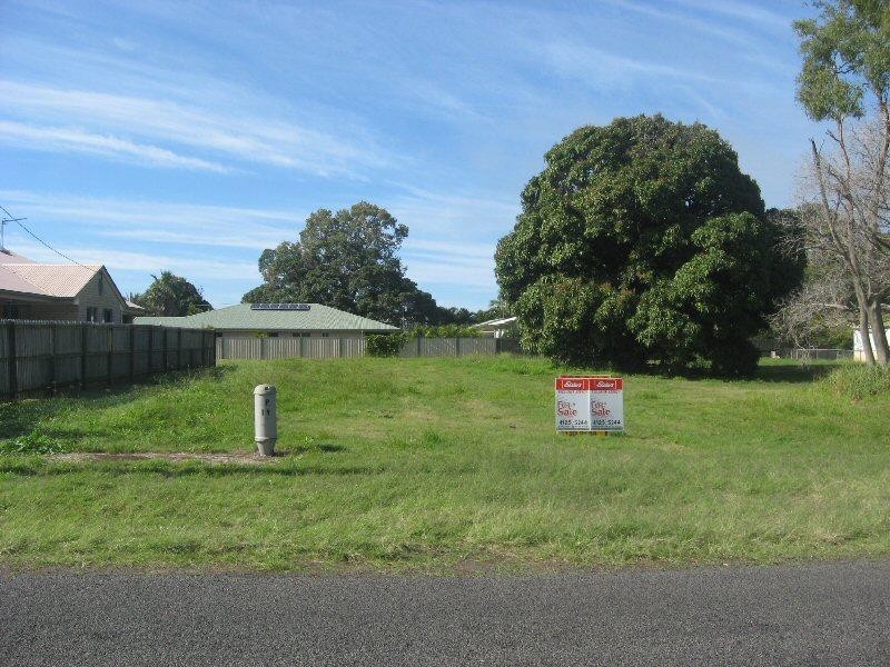 7 Pilot Street, Urangan QLD 4655