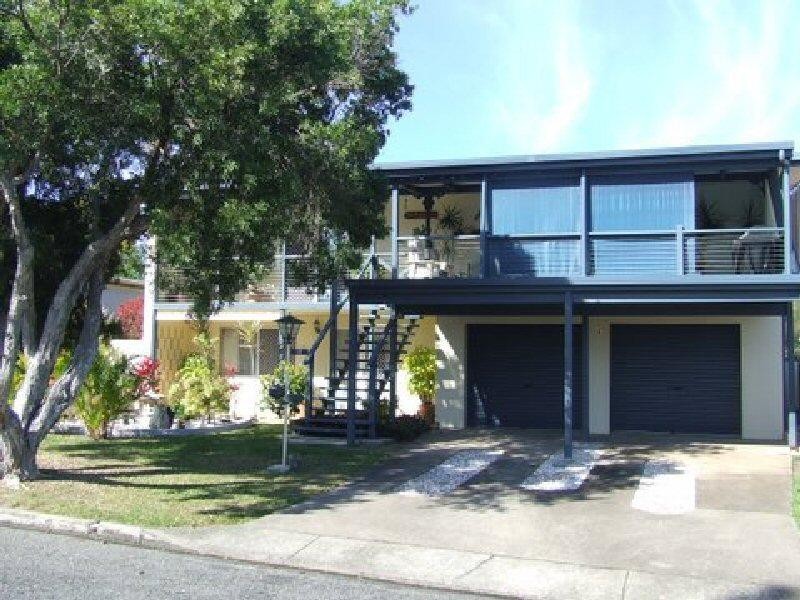 19 Holiday Parade, Scarness QLD 4655