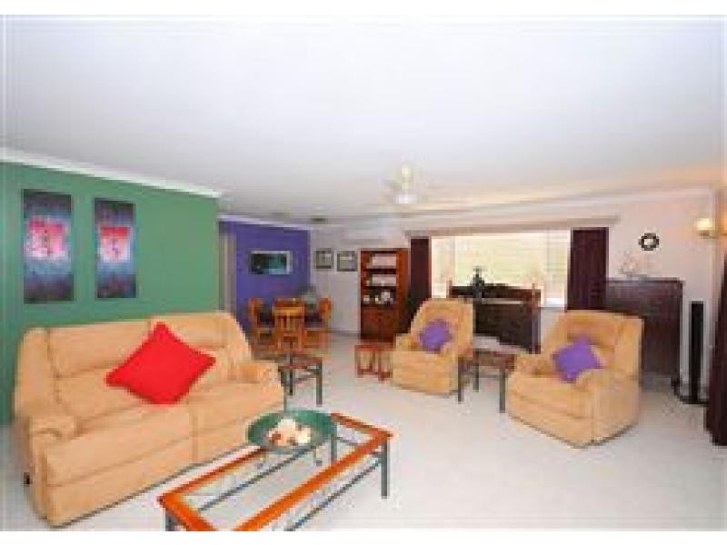 19 Holiday Parade, Scarness QLD 4655