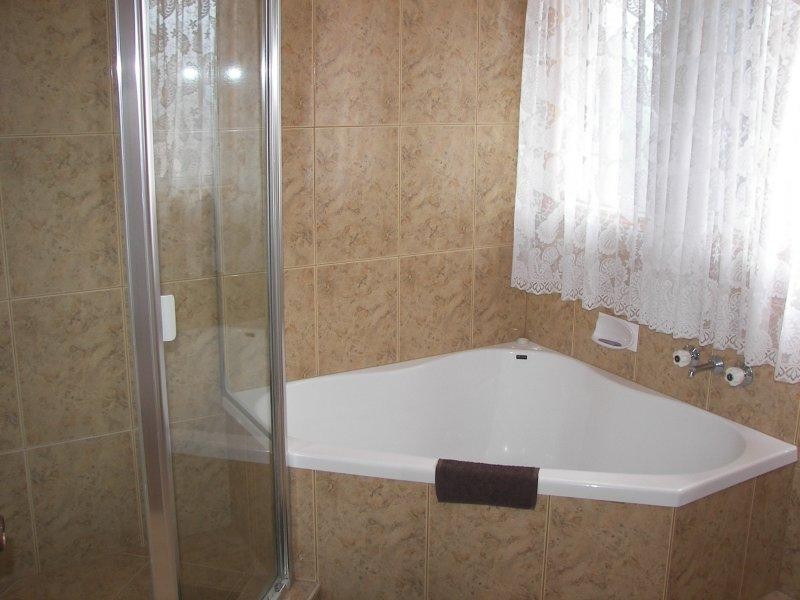 31 Bowerbird Avenue, Eli Waters QLD 4655