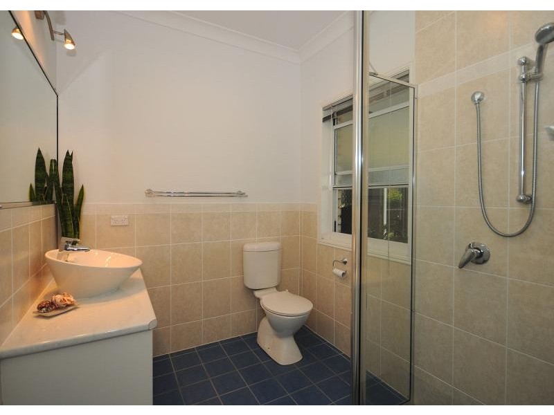8 Hanover Drive, Urraween QLD 4655