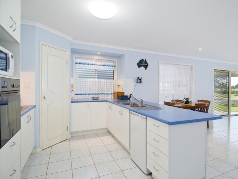 4 Bruce Street, Torquay QLD 4655