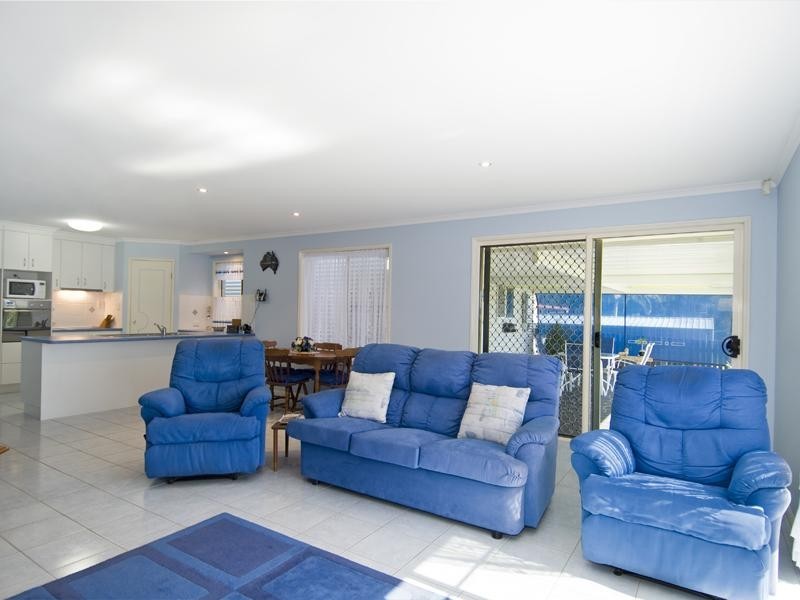 4 Bruce Street, Torquay QLD 4655