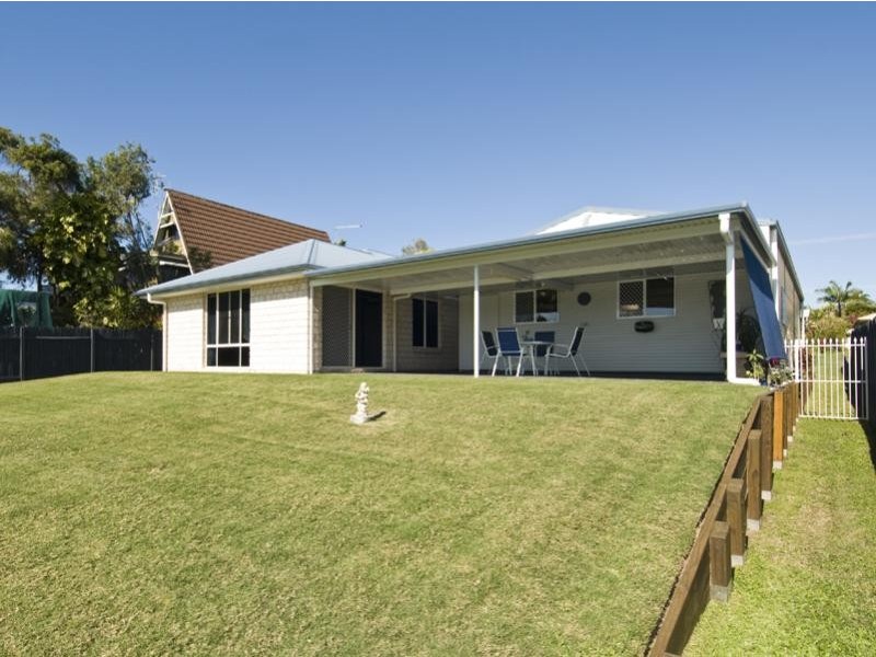 4 Bruce Street, Torquay QLD 4655