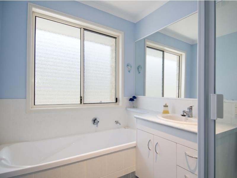 4 Bruce Street, Torquay QLD 4655