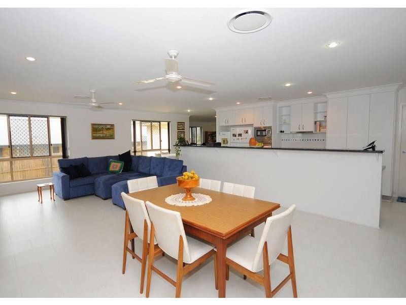 17 Teresa Street, Nikenbah QLD 4655