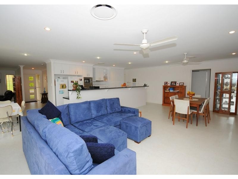 17 Teresa Street, Nikenbah QLD 4655