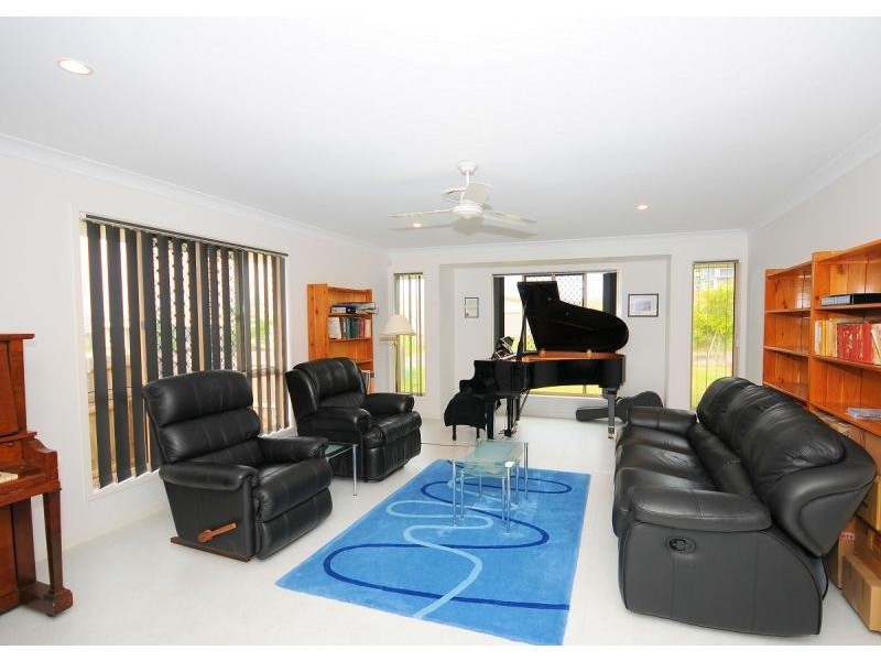 17 Teresa Street, Nikenbah QLD 4655