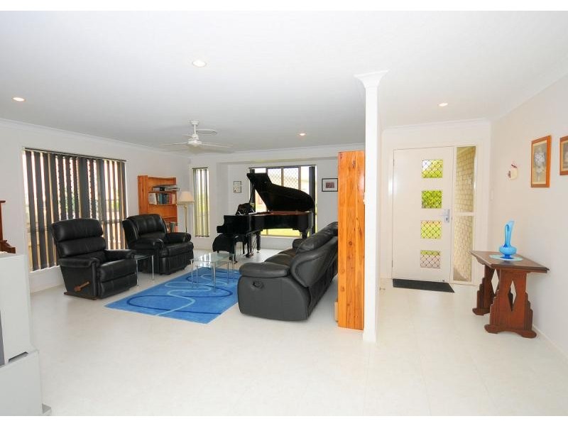 17 Teresa Street, Nikenbah QLD 4655