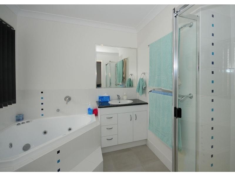 17 Teresa Street, Nikenbah QLD 4655