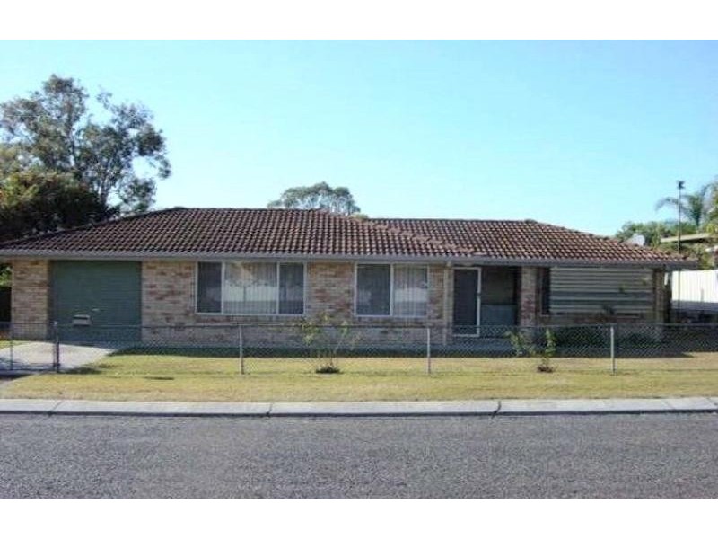 74 Limpus Street, Urangan QLD 4655