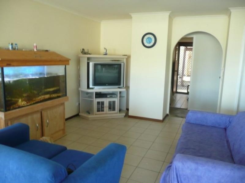 4 Windsor Way, Urraween QLD 4655